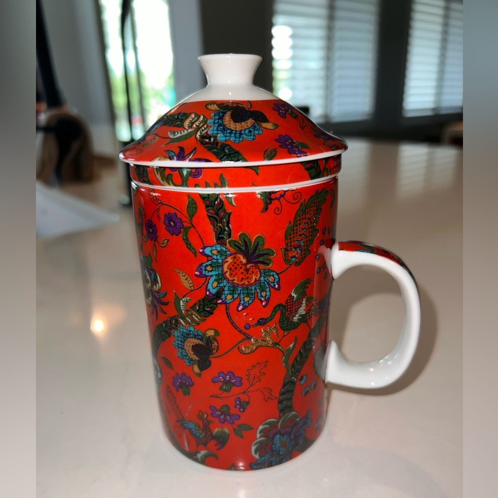 Tea cup/infuser with lid